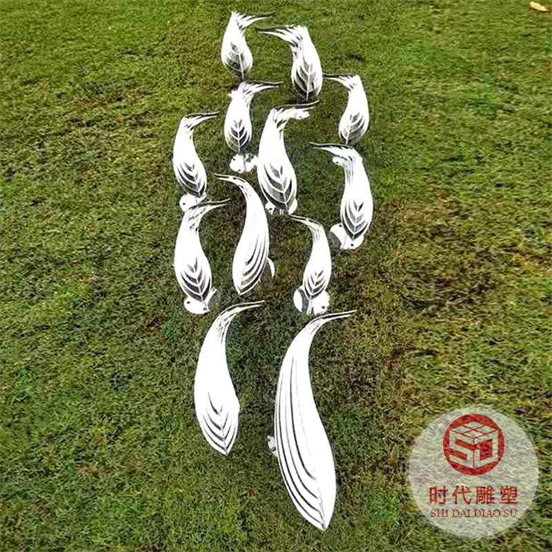 不銹鋼雕塑定制大型景觀戶外抽象金屬城市校園林廣場(chǎng)水景月亮擺件