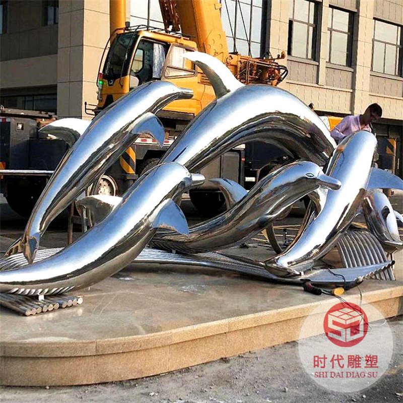 城市戶外鯨魚大型不銹鋼雕塑定制廠家鐵藝圓環(huán)鏤空球園林景觀月亮