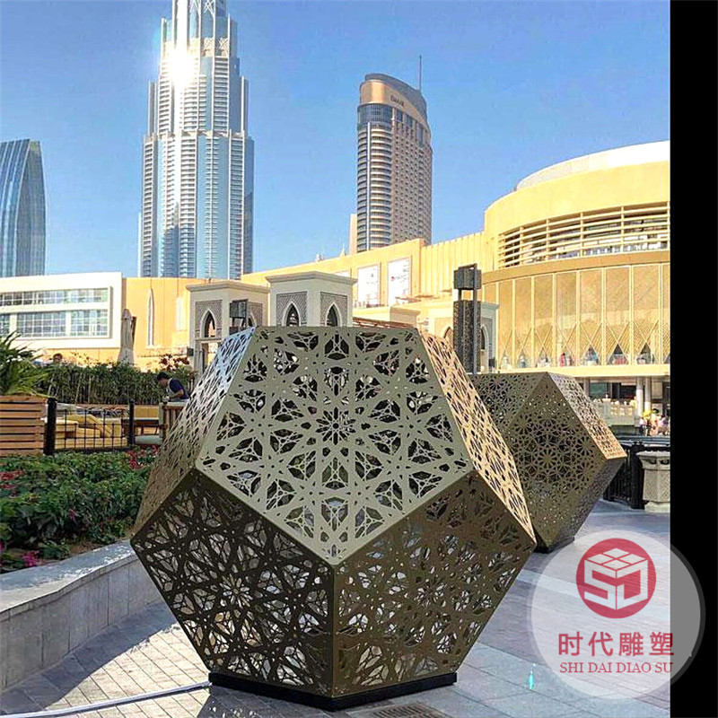 定制不銹鋼雕塑幾何切面鏡面鏤空鹿雕塑動(dòng)物景觀公園戶外裝飾擺件