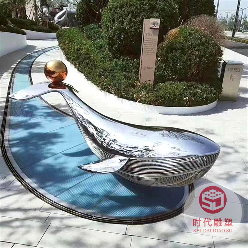 戶外廣場鏡面鯨魚圓環(huán)大型不銹鋼雕塑定制園林鐵藝景觀月亮鏤空球
