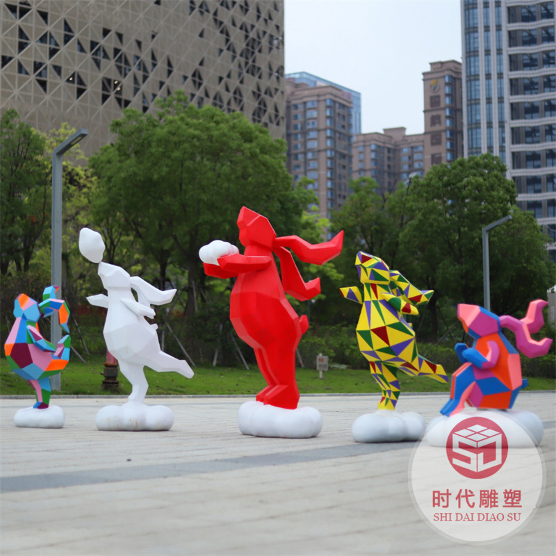 戶外大型不銹鋼雕塑卡通幾何切面熊景觀商業(yè)街售樓部美陳裝飾擺件