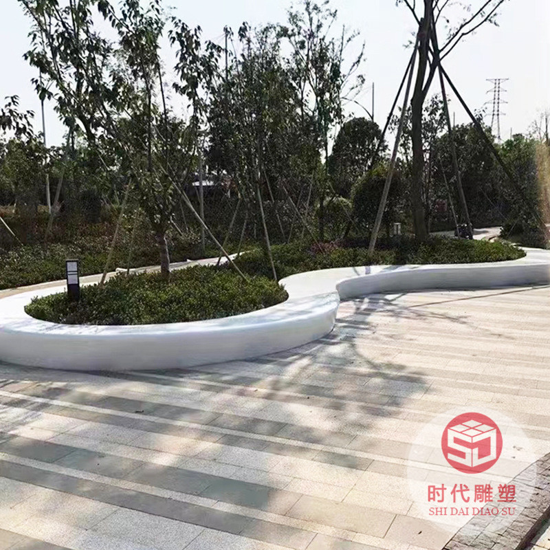 玻璃鋼環(huán)形座椅商場(chǎng)休閑椅戶外創(chuàng)意木紋防腐木樹(shù)池長(zhǎng)條坐凳廠家