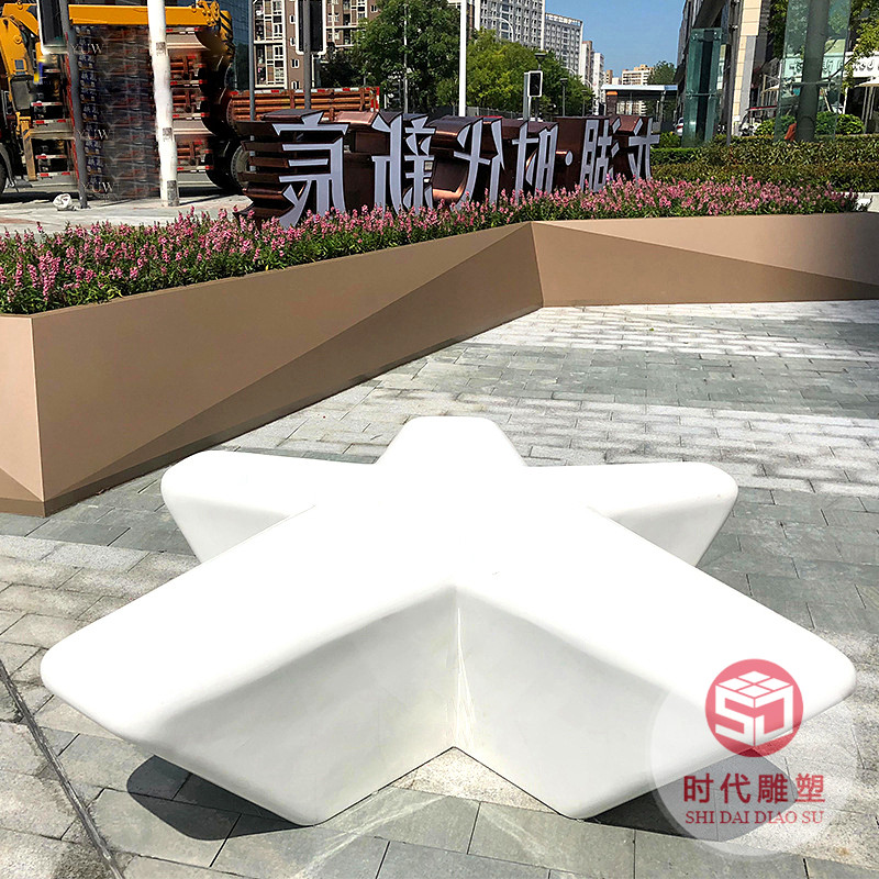 玻璃鋼座椅戶外公園景觀長椅商場休閑區(qū)創(chuàng)意坐凳校園卡通人偶抬椅